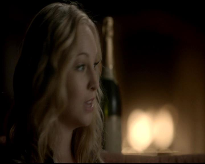 VampireDiariesWorld-dot-org_4x08WellAlwaysHaveBourbonStreet0707.jpg