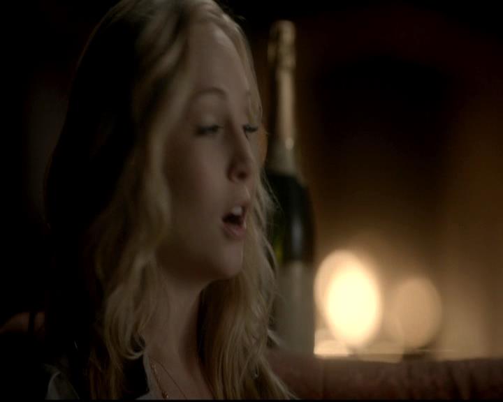 VampireDiariesWorld-dot-org_4x08WellAlwaysHaveBourbonStreet0708.jpg