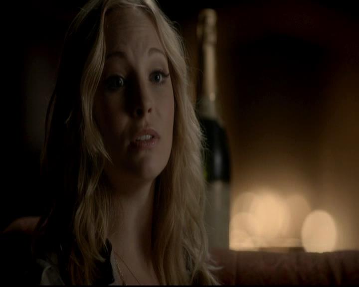 VampireDiariesWorld-dot-org_4x08WellAlwaysHaveBourbonStreet0709.jpg