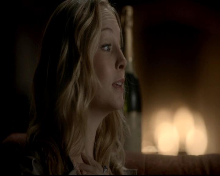 VampireDiariesWorld-dot-org_4x08WellAlwaysHaveBourbonStreet0710.jpg