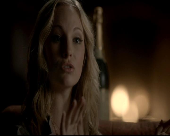 VampireDiariesWorld-dot-org_4x08WellAlwaysHaveBourbonStreet0711.jpg