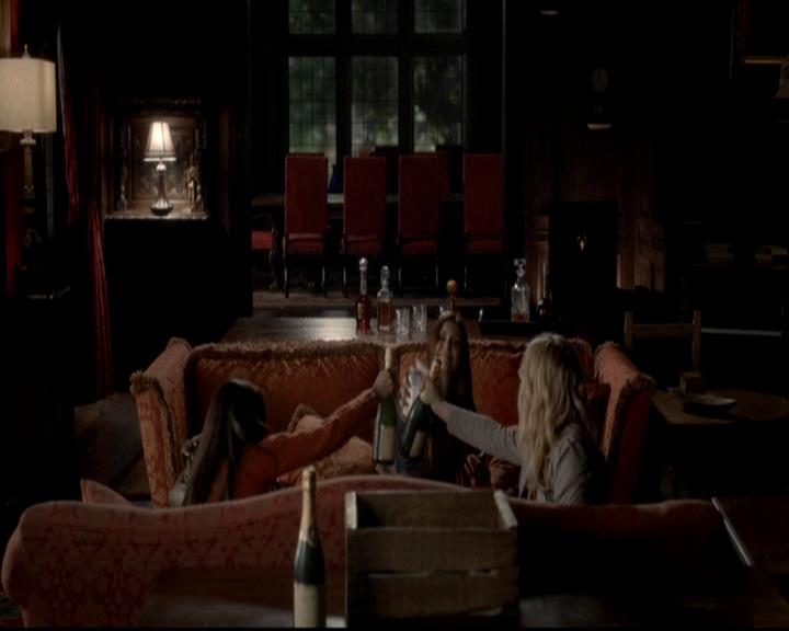 VampireDiariesWorld-dot-org_4x08WellAlwaysHaveBourbonStreet0715.jpg