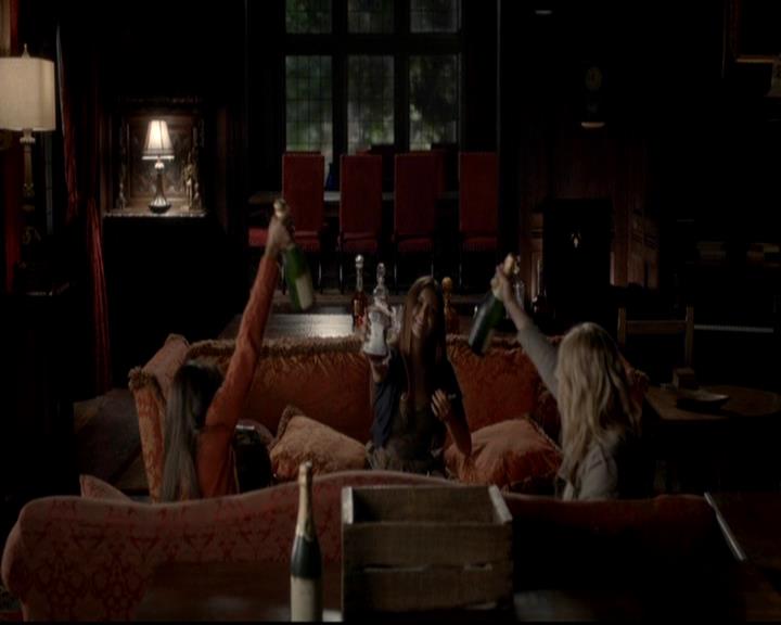 VampireDiariesWorld-dot-org_4x08WellAlwaysHaveBourbonStreet0716.jpg