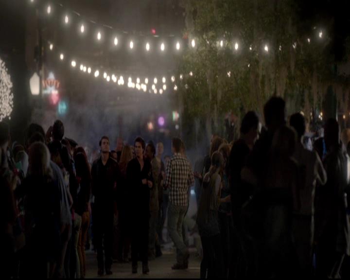 VampireDiariesWorld-dot-org_4x08WellAlwaysHaveBourbonStreet0726.jpg