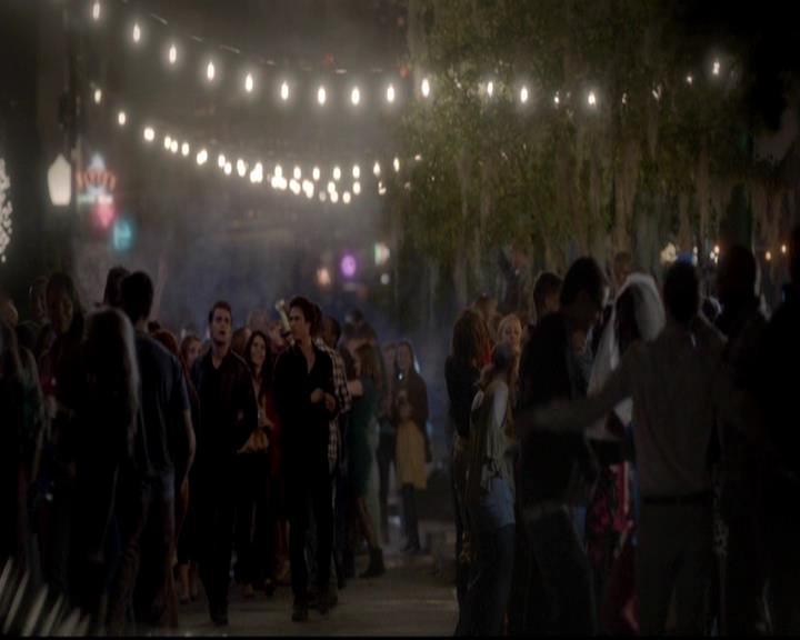 VampireDiariesWorld-dot-org_4x08WellAlwaysHaveBourbonStreet0727.jpg