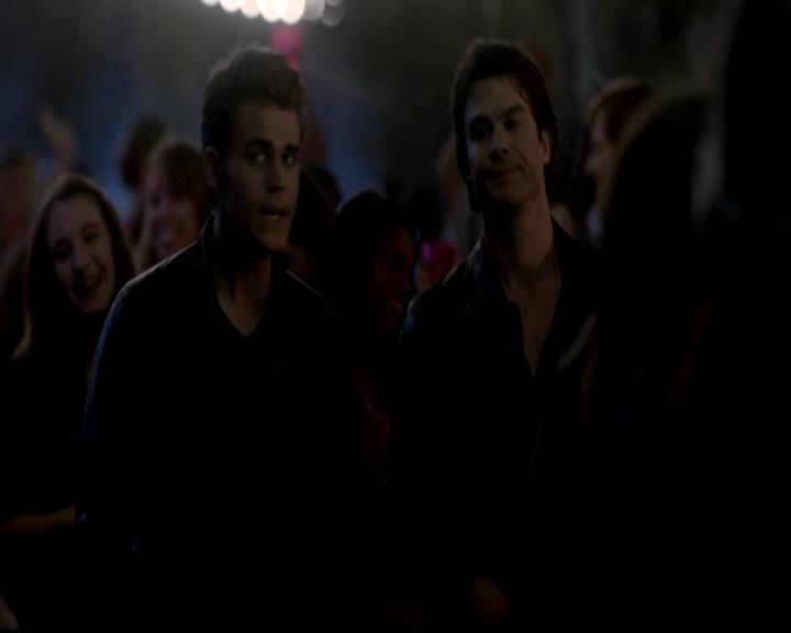 VampireDiariesWorld-dot-org_4x08WellAlwaysHaveBourbonStreet0730.jpg