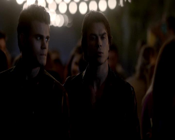 VampireDiariesWorld-dot-org_4x08WellAlwaysHaveBourbonStreet0734.jpg