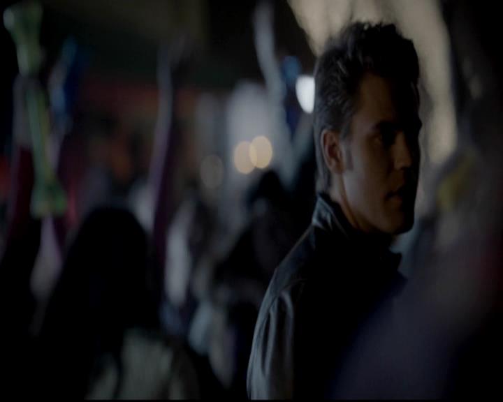 VampireDiariesWorld-dot-org_4x08WellAlwaysHaveBourbonStreet0738.jpg