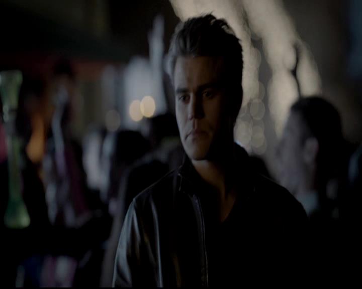 VampireDiariesWorld-dot-org_4x08WellAlwaysHaveBourbonStreet0739.jpg