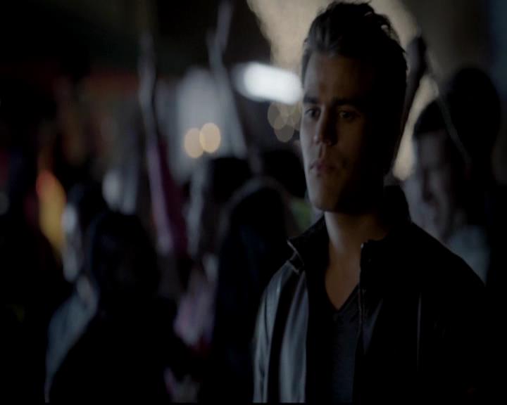 VampireDiariesWorld-dot-org_4x08WellAlwaysHaveBourbonStreet0740.jpg