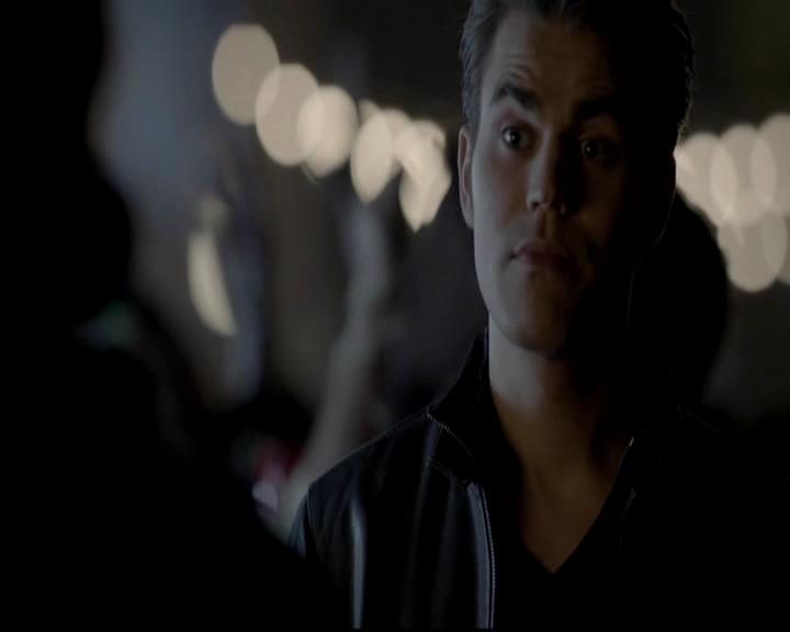 VampireDiariesWorld-dot-org_4x08WellAlwaysHaveBourbonStreet0742.jpg