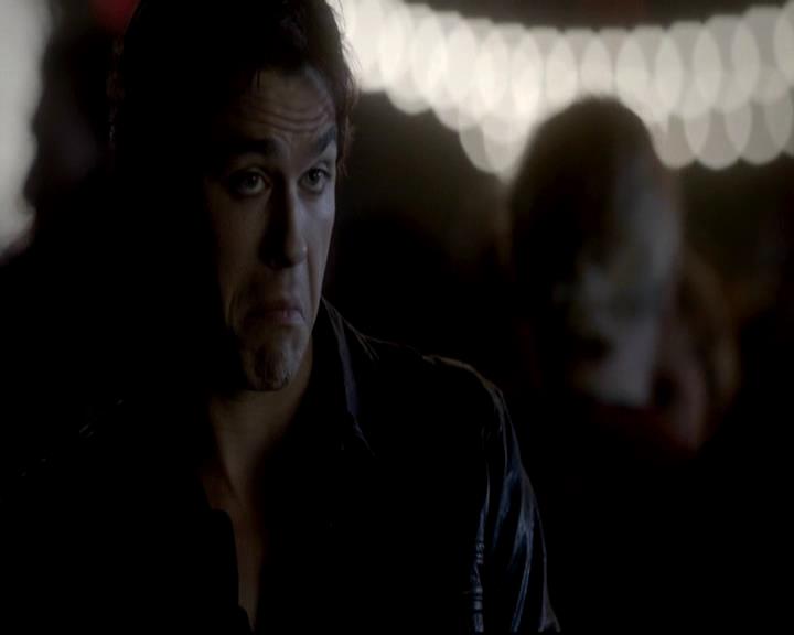 VampireDiariesWorld-dot-org_4x08WellAlwaysHaveBourbonStreet0744.jpg