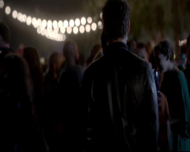 VampireDiariesWorld-dot-org_4x08WellAlwaysHaveBourbonStreet0749.jpg