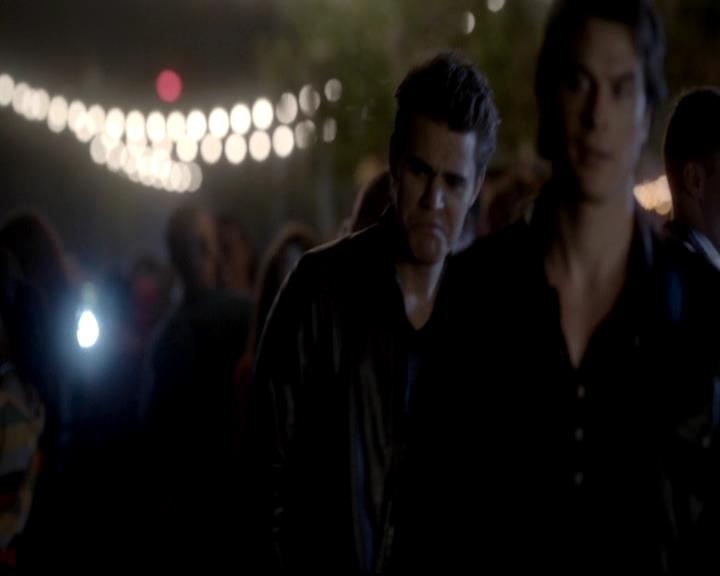 VampireDiariesWorld-dot-org_4x08WellAlwaysHaveBourbonStreet0752.jpg