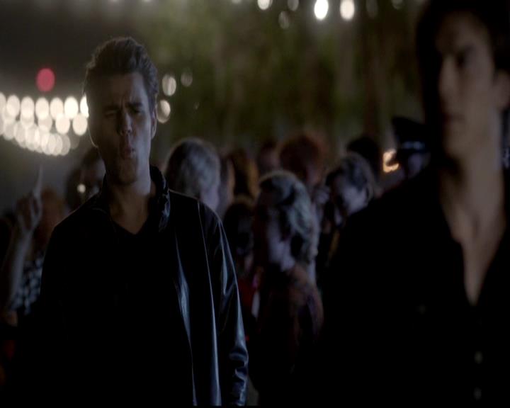 VampireDiariesWorld-dot-org_4x08WellAlwaysHaveBourbonStreet0753.jpg