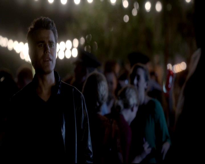 VampireDiariesWorld-dot-org_4x08WellAlwaysHaveBourbonStreet0755.jpg