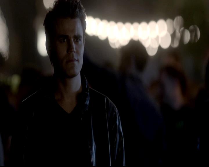 VampireDiariesWorld-dot-org_4x08WellAlwaysHaveBourbonStreet0759.jpg