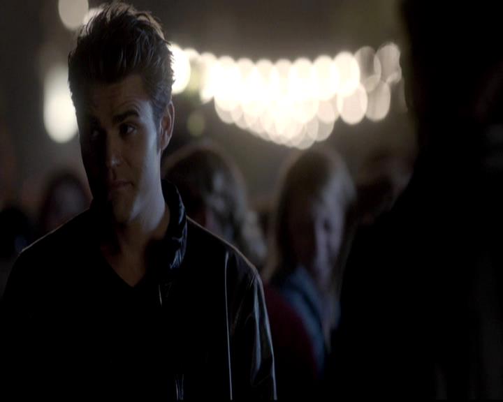 VampireDiariesWorld-dot-org_4x08WellAlwaysHaveBourbonStreet0763.jpg