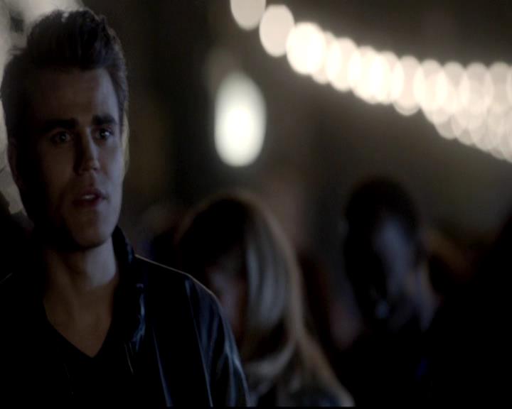 VampireDiariesWorld-dot-org_4x08WellAlwaysHaveBourbonStreet0766.jpg