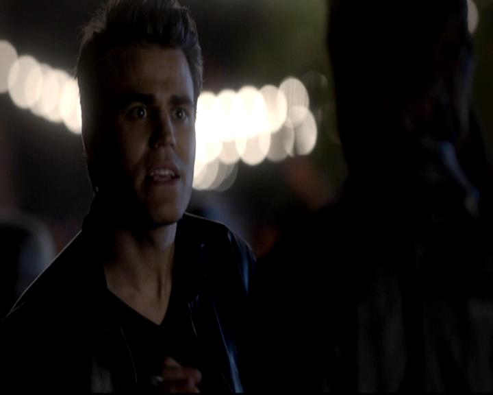 VampireDiariesWorld-dot-org_4x08WellAlwaysHaveBourbonStreet0770.jpg