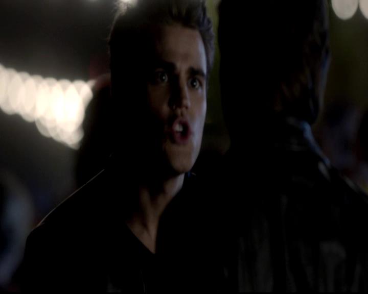 VampireDiariesWorld-dot-org_4x08WellAlwaysHaveBourbonStreet0771.jpg