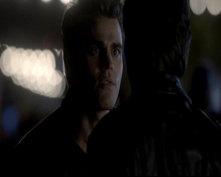 VampireDiariesWorld-dot-org_4x08WellAlwaysHaveBourbonStreet0773.jpg