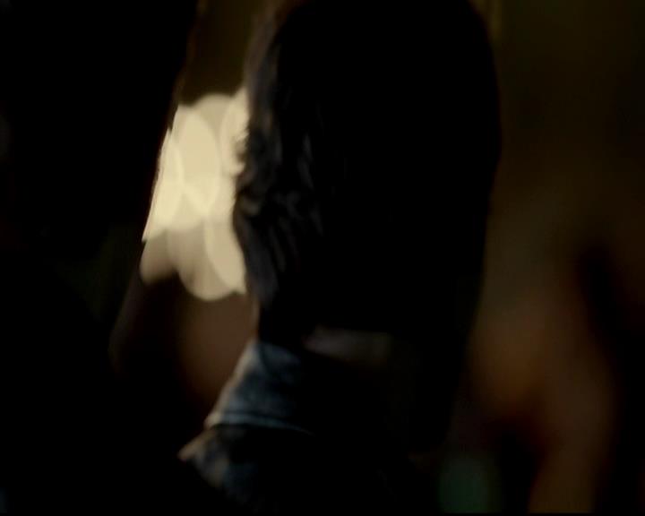 VampireDiariesWorld-dot-org_4x08WellAlwaysHaveBourbonStreet0776.jpg