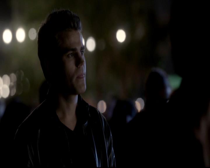 VampireDiariesWorld-dot-org_4x08WellAlwaysHaveBourbonStreet0778.jpg