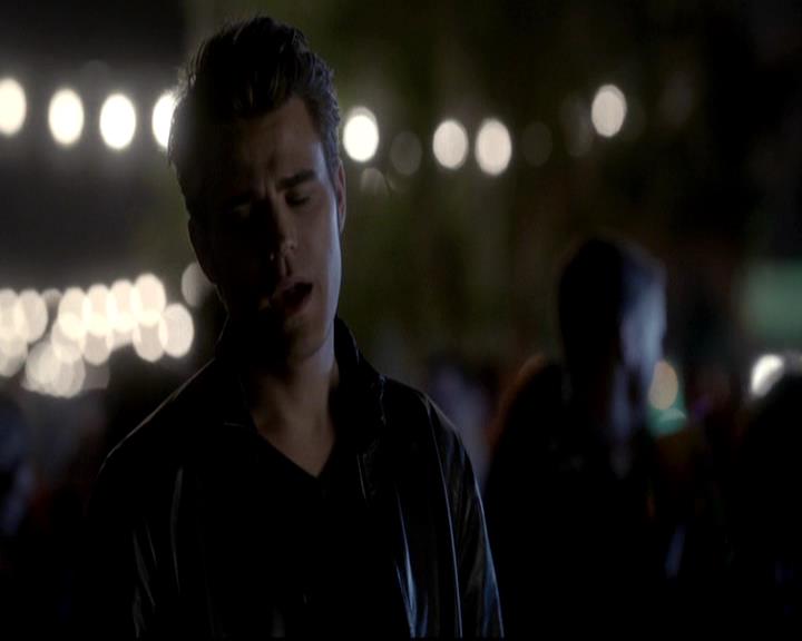 VampireDiariesWorld-dot-org_4x08WellAlwaysHaveBourbonStreet0779.jpg