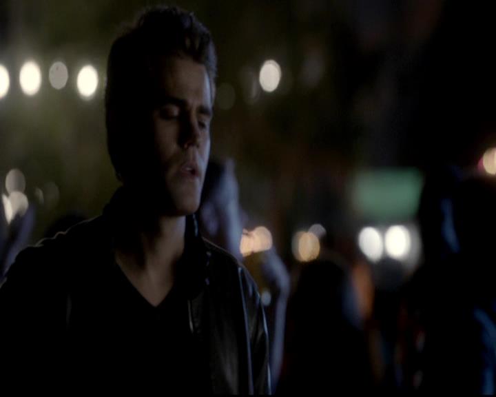 VampireDiariesWorld-dot-org_4x08WellAlwaysHaveBourbonStreet0781.jpg