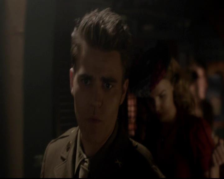 VampireDiariesWorld-dot-org_4x08WellAlwaysHaveBourbonStreet0788.jpg