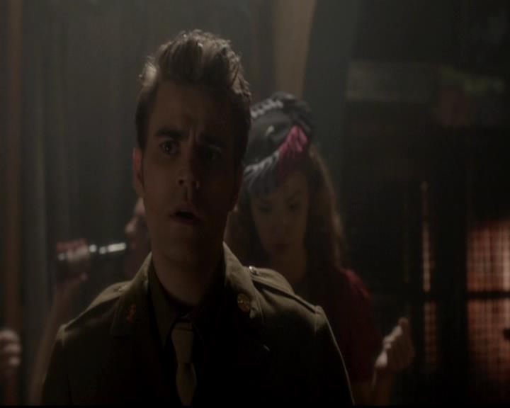 VampireDiariesWorld-dot-org_4x08WellAlwaysHaveBourbonStreet0789.jpg