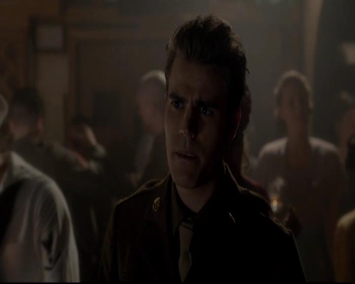 VampireDiariesWorld-dot-org_4x08WellAlwaysHaveBourbonStreet0791.jpg