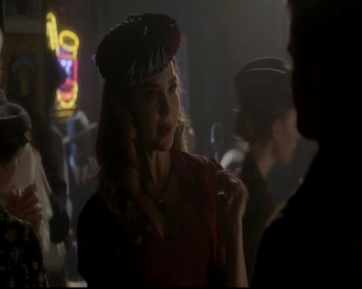 VampireDiariesWorld-dot-org_4x08WellAlwaysHaveBourbonStreet0795.jpg