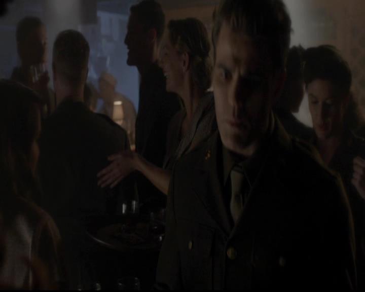 VampireDiariesWorld-dot-org_4x08WellAlwaysHaveBourbonStreet0796.jpg