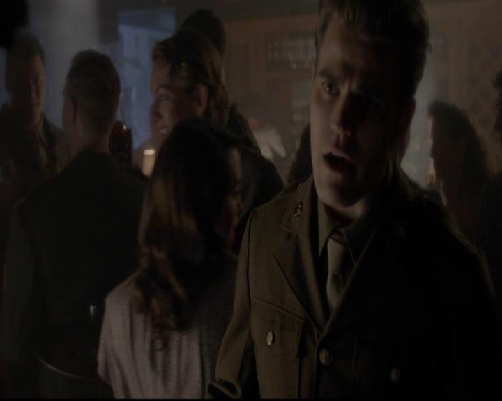 VampireDiariesWorld-dot-org_4x08WellAlwaysHaveBourbonStreet0797.jpg