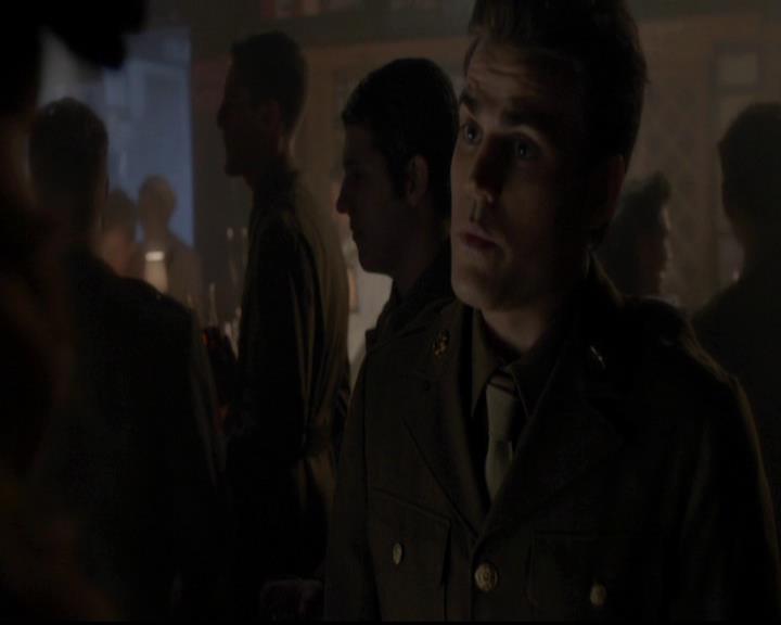 VampireDiariesWorld-dot-org_4x08WellAlwaysHaveBourbonStreet0800.jpg