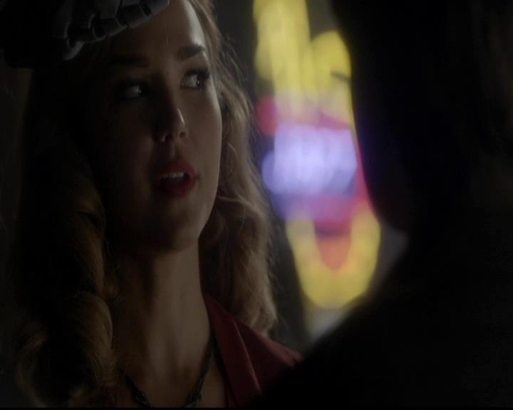 VampireDiariesWorld-dot-org_4x08WellAlwaysHaveBourbonStreet0813.jpg