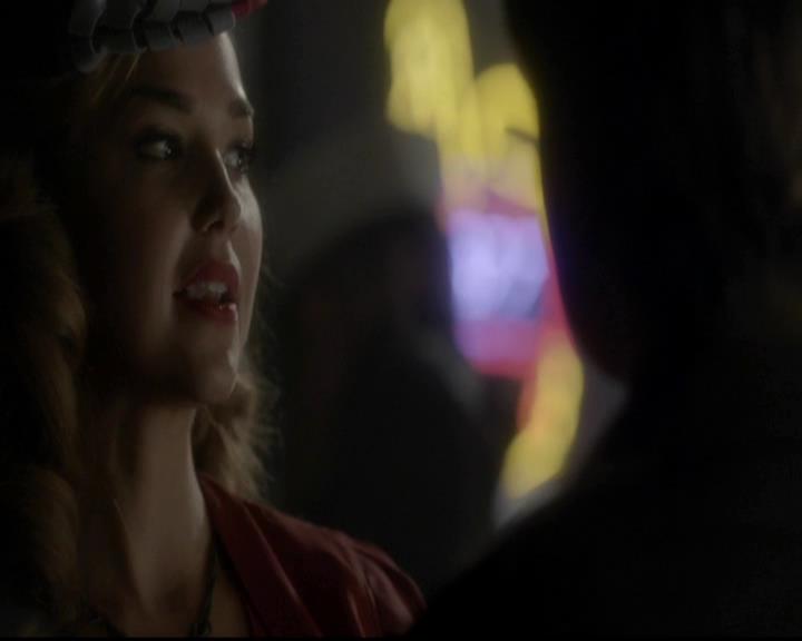 VampireDiariesWorld-dot-org_4x08WellAlwaysHaveBourbonStreet0815.jpg