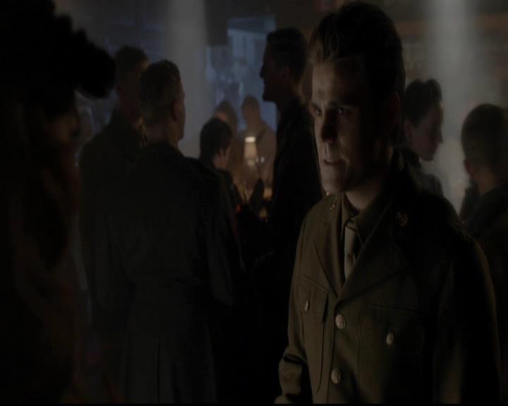 VampireDiariesWorld-dot-org_4x08WellAlwaysHaveBourbonStreet0819.jpg