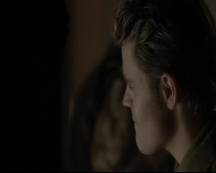 VampireDiariesWorld-dot-org_4x08WellAlwaysHaveBourbonStreet0821.jpg