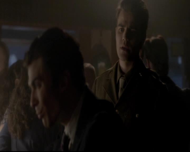 VampireDiariesWorld-dot-org_4x08WellAlwaysHaveBourbonStreet0825.jpg