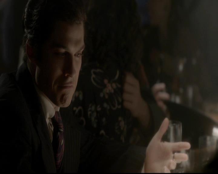 VampireDiariesWorld-dot-org_4x08WellAlwaysHaveBourbonStreet0866.jpg