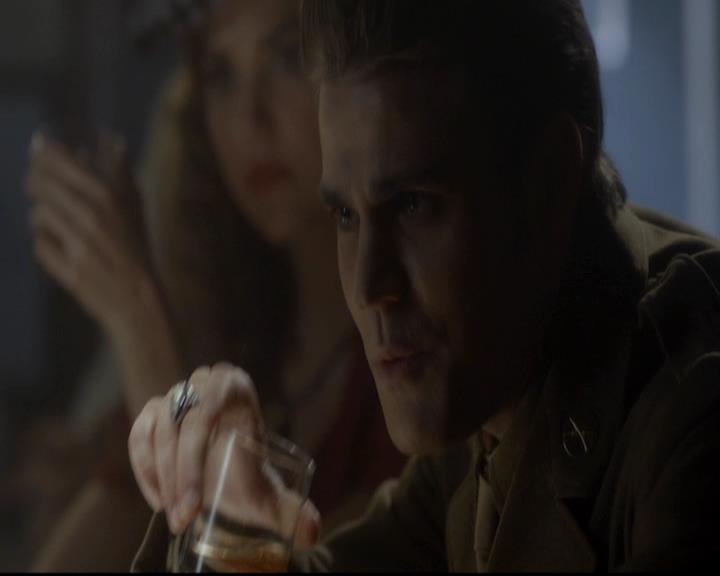 VampireDiariesWorld-dot-org_4x08WellAlwaysHaveBourbonStreet0872.jpg