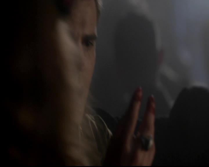 VampireDiariesWorld-dot-org_4x08WellAlwaysHaveBourbonStreet0930.jpg