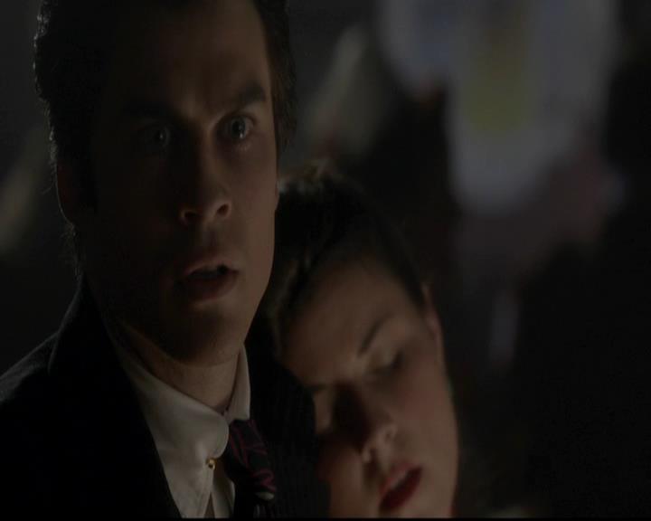 VampireDiariesWorld-dot-org_4x08WellAlwaysHaveBourbonStreet0939.jpg