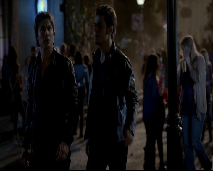 VampireDiariesWorld-dot-org_4x08WellAlwaysHaveBourbonStreet0946.jpg