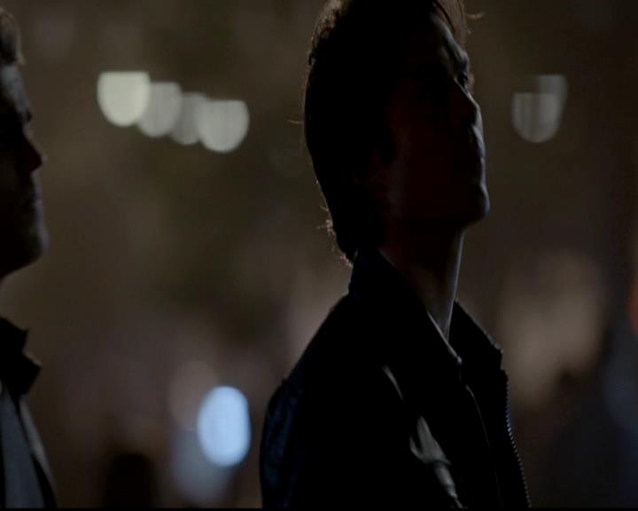 VampireDiariesWorld-dot-org_4x08WellAlwaysHaveBourbonStreet0953.jpg