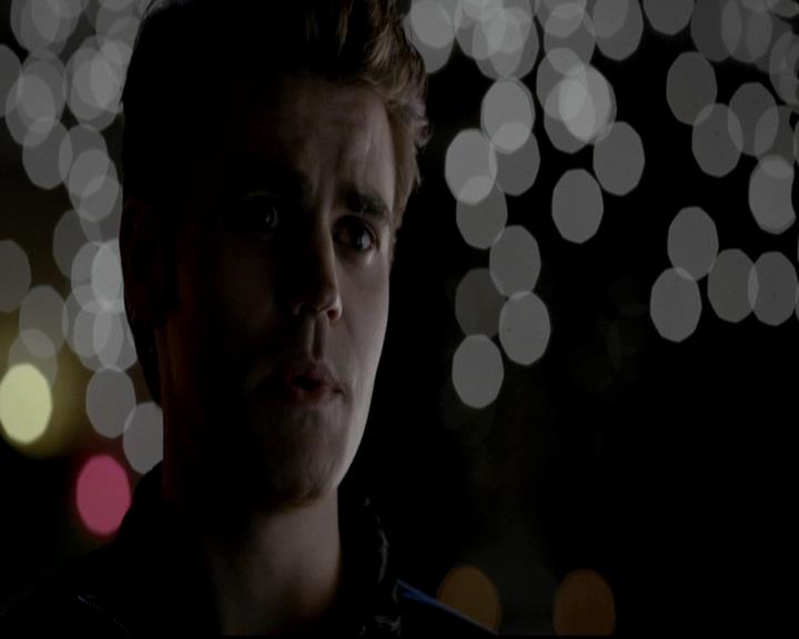 VampireDiariesWorld-dot-org_4x08WellAlwaysHaveBourbonStreet0959.jpg