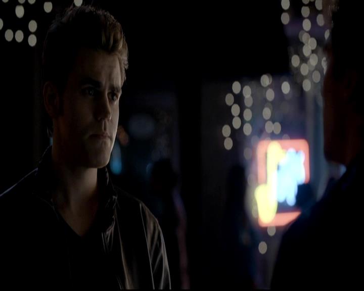 VampireDiariesWorld-dot-org_4x08WellAlwaysHaveBourbonStreet0963.jpg